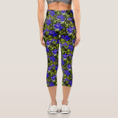 Blaue Blumen Naturkunst Muster Capri Leggings (Rückseite)