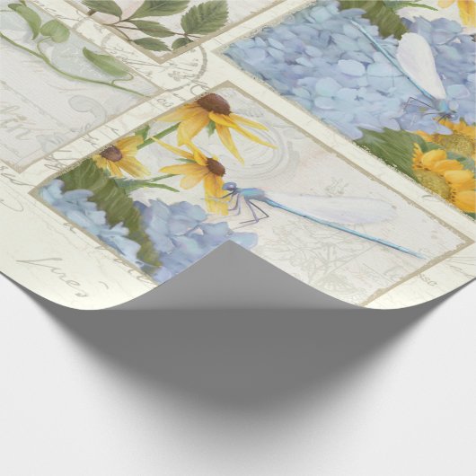 Blaue Blumen Sonnenblumen Dragonfly Script Decoupa Geschenkpapier (Ecke)
