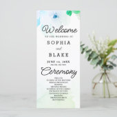 Blaue Blumen und das weiße Hochzeitsprogramm im Gr (Stehend Vorderseite)