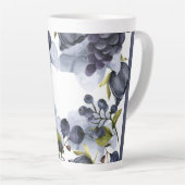 Blaue Blumen und Früchte im Rahmen Latte Tasse (Rechte Ecke)