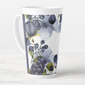 Blaue Blumen und Früchte im Rahmen Latte Tasse (Linke Ecke)