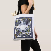 Blaue Blumen und Früchte im Rahmen Tasche (Von Nahem)