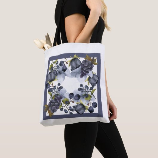 Blaue Blumen und Früchte im Rahmen Tasche (Von Nahem)