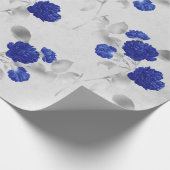 Blaue Blumen und graue Blätter auf Weiß Geschenkpapier (Ecke)