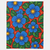 Blaue Blumen und grüne Blätter auf rotem Hintergru Fleecedecke (Vorderseite)