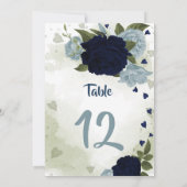blaue Blumen und grüne Tischnummer (Rückseite)