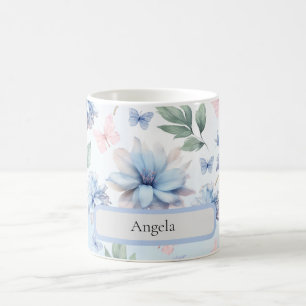 Blaue Blumen und rosa Schmetterlinge Kaffeetasse