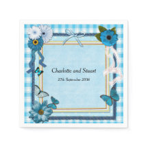 Blaue Blumen und Schmetterlinge