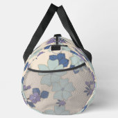 Blaue Blumen, violette Blumen, Blumenmuster Duffle Bag (Rechts)