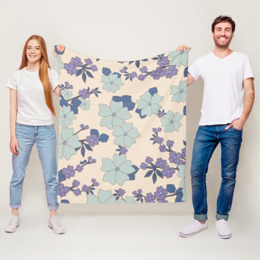 Blaue Blumen, violette Blumen, Blumenmuster Fleecedecke (Beispiel)