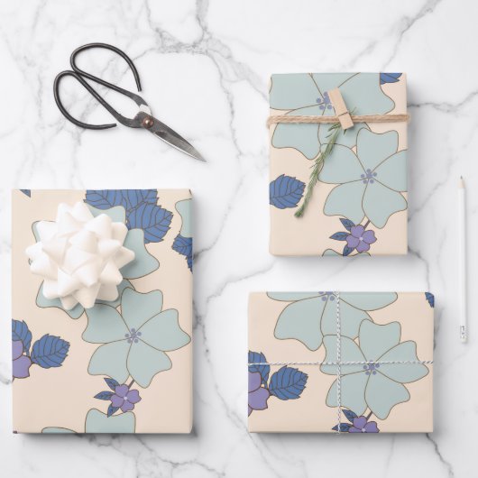 Blaue Blumen, violette Blumen, Blumenmuster Geschenkpapier Set (Vorderseite)
