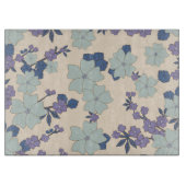 Blaue Blumen, violette Blumen, Blumenmuster Schneidebrett (Vorderseite)