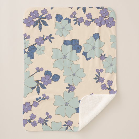 Blaue Blumen, violette Blumen, Blumenmuster Sherpadecke (Vorderseite)