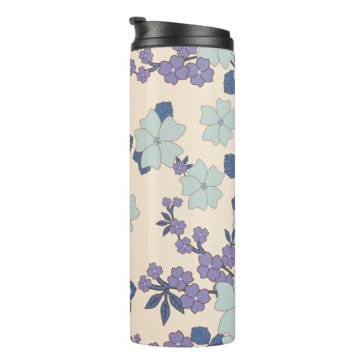 Blaue Blumen, violette Blumen, Blumenmuster Thermosbecher (Nach rechts gedreht)