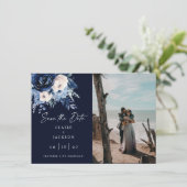Blaue Blumen Zwei Foto Save The Date (Stehend Vorderseite)