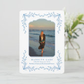 Blaue Blumenrahmen Küsten-Abschlussanzeige Einladung (Stehend Vorderseite)