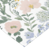 Blaue Blush Cottagecore Wildblume Tischdecke (Schrägansicht)
