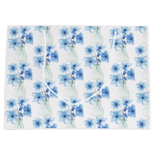 Blaue Blüten in Glasvase Große Geschenktüte (Vorderseite)