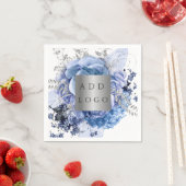 Blaue Blütenblätter für das Firmenlogo Serviette (Beispiel)