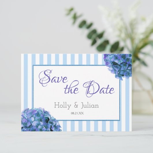 Blaue Blütenkarte und Streifen Save the Date Karte (Stehend Vorderseite)