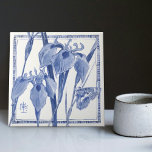 Blaue Butterfly Lily Decke Jugendstil Lilies Fliese<br><div class="desc">Vögel und Schmetterlinge unter Zweigen von Herrn Botschafter. Thomas Latham Boote und Richard Boote 1870, die in der Zentralen Töpferei, Burslem, ihre ursprüngliche Herstellung waren Parische Skulpturen, Vasen und später Kacheln. Unterzeichnet "MB". Die Herstellung von Kacheln, die dann von den Herren wiederbelebt worden war. Minton, Hollins & Co., von Stoke-on-Trent,...</div>