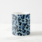Blaue Camouflage Abstraktes Muster Kaffeetasse (Mittel)