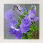 Blaue Campanula mit Regentropfen und Reflektionen Puzzle (Horizontal)