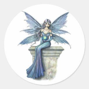 Blaue Celeste-Fee-Aufkleber von Molly Harrison Runder Aufkleber