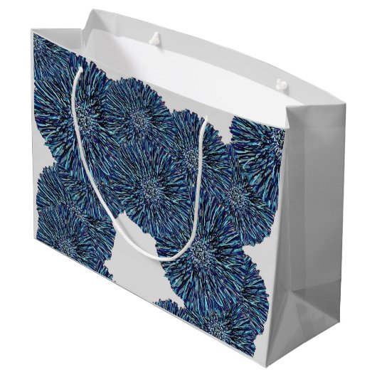 Blaue Chrysantheme Große Geschenktüte (Rückseite Schrägansicht)