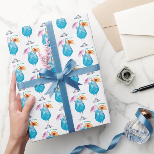 Blaue Cocktailgetränke auf Weiß Geschenkpapier (Schenken)