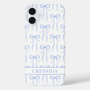 Blaue Coquette-Schleifen Monogramm iPhone 16 Plus Hülle