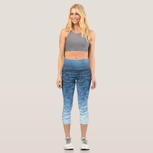 Blaue Crackeiskapsel Capri Leggings (Vorderseite)