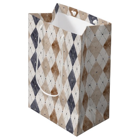 Blaue Creme Argyle Vatertag Mittlere Geschenktüte (Vorderseite Schrägansicht)