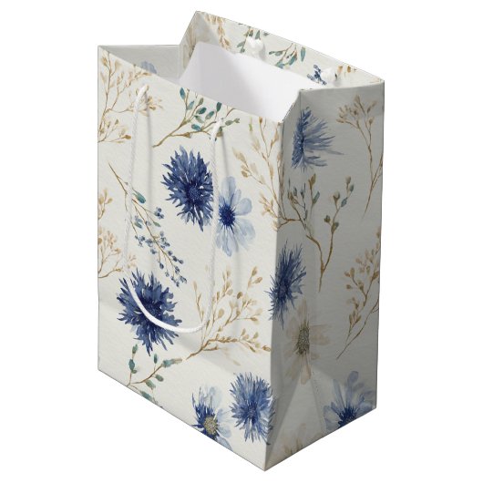 Blaue Creme Blumen Brautparty Mittlere Geschenktüte (Vorderseite Schrägansicht)