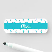 Blaue Delphine auf Weiß Namensschild (Beispiel)