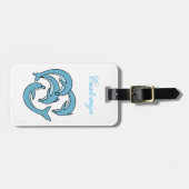 Blaue Delphine, die Thunder_Cove Bar umkreisen Gepäckanhänger (Vorderseite horizontal)
