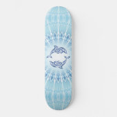 Blaue Delphine Mandala Maritime Skateboard (Vorderseite)