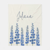 Blaue Delphinium-Blume im Juli Fleecedecke (Vorderseite)