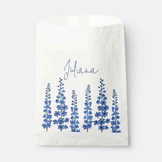 Blaue Delphinium-Blume im Juli Geschenktütchen (Vorderseite)