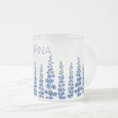 Blaue Delphinium-Blume im Juli Mattglastasse (VorderseiteRechts)