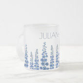 Blaue Delphinium-Blume im Juli Mattglastasse (Vorderseite Links)