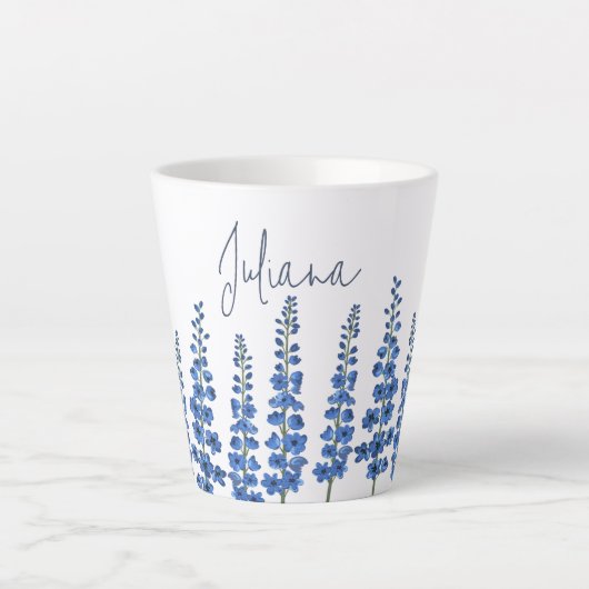 Blaue Delphinium-Blume im Juli Milchtasse (Vorderseite)