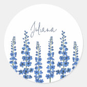 Blaue Delphinium-Blume im Juli Runder Aufkleber (Vorderseite)
