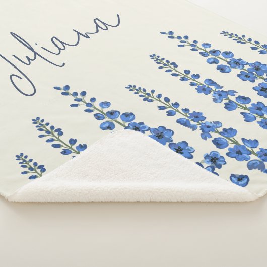 Blaue Delphinium-Blume im Juli Sherpadecke (3/4)