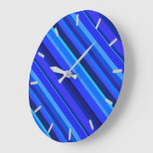 Blaue Diagonalstreifen Große Wanduhr (Winkel)