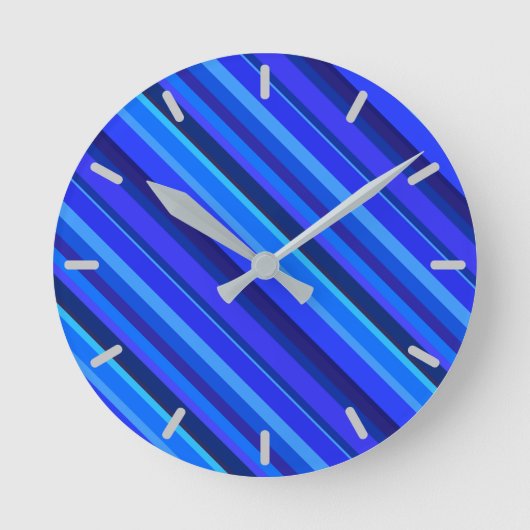 Blaue Diagonalstreifen Runde Wanduhr (Vorderseite)