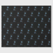 Blaue Diamant-Schneeflocken auf Schwarz Geschenkpapier (Flach)
