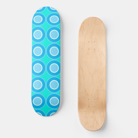 Blaue Donuts mit türkisfarbenen Flecken Skateboard (Vorderseite)
