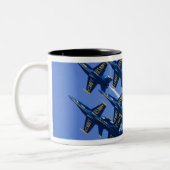 Blaue Engel Flyby während der 2006 Flotten-Woche Zweifarbige Tasse (Links)