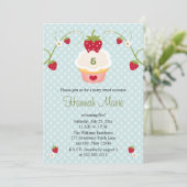 Blaue Erdbeerkuchen-Geburtstags-Foto-Einladung Einladung (Stehend Vorderseite)